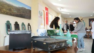 Diyarbakırda 65 yaş üstü vatandaşların el emeği çalışmaları sergilendi