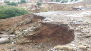 Diyarbakırda sağanak ve dolu nedeniyle yol kapandı