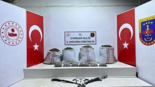Diyarbakırda uyuşturucu operasyonu: 74 kilogram esrar ile çok sayıda silah ele geçirildi