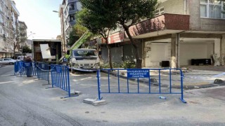 Doğalgaz patlamasının olduğu binada vatandaşlar eşyalarını taşımaya başladı