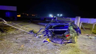 Duble yolda feci kaza: Otomobil hurdaya döndü 1 kişi ağır yaralandı