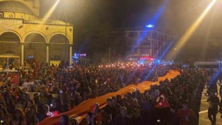 Düzcede on binlerce kişi Cumhuriyet Bayramını fener alayı ile kutladı