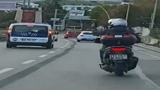 E-5 Karayolunda motosiklet sürücüsü telefonla konuştu