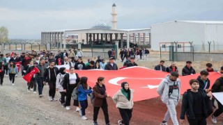 EBYÜde trekking ve bayrak açma etkinliği düzenlendi