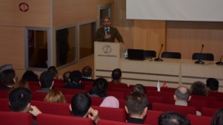 Edebiyat Fakültesinden ‘Milli Devlet ve Cumhuriyetin Anlamı Üzerine konferansı