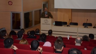 Edebiyat Fakültesinden ‘Milli Devlet ve Cumhuriyetin Anlamı Üzerine konferansı
