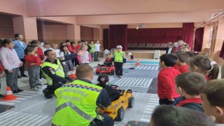 Edirne jandarmasından öğrencilere trafik eğitimi