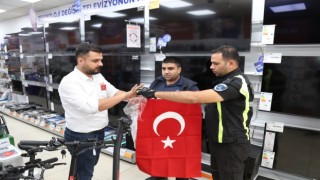 Edremit Bayraklarla donatıldı
