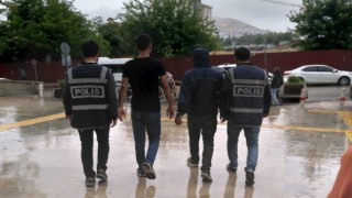 Elazığda 24 yıl kesinleşmiş hapis cezası bulunan 3 zanlı tutuklandı