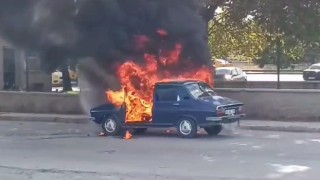 Elazığda seyir halindeki otomobil alev topuna döndü