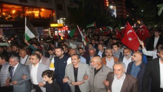 Elazığda yüzlerce kişi Filistine destek bir araya geldi