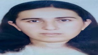 Elmayı traktörün römorkuna koyarken ezilen kadın hayatını kaybetti