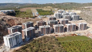Enkaz kentte afet konutları yükseliyor, ilk konutlar yıl sonunda teslim edilecek