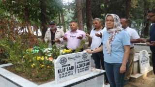 Muhtarlar depremde vefat eden meslektaşlarını mezarı başında andı