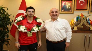 Eray Şamdandan 100. yılda anlamlı madalya
