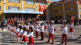 Ercişte Cumhuriyetin 100. yılı coşkuyla kutlandı