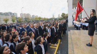 Erzincanda Filistin için bayrak töreni ve saygı duruşu