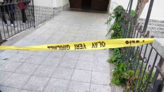 Eşini eşarpla boğup öldürdükten sonra defalarca bıçakladı