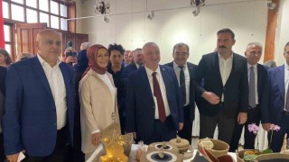 Evinde hazırladığı ürünlerle sergi açtı