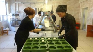 Fabrika gibi okul: Günde 6 bin ekmek üretiyor