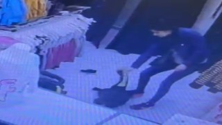 Fatihte mağazada 3 yaşındaki çocuğa şiddet uygulayan kadın kamerada