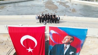 Fen lise öğrencileri tarihi kale ve köprüde 100. yıl klibi çekti