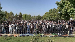 Filistinde hayatını kaybedenler için bin 500 kişi gıyabi cenaze namazı kıldı