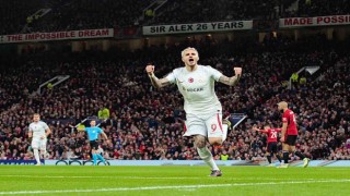 Galatasarayın, Manchester United zaferi İngiliz basınında