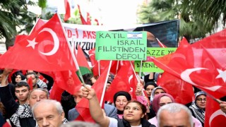 Gaziosmanpaşada “Filistine Engel Yok” sloganıyla yürüyüş yapıldı
