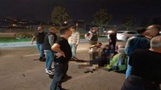 Gaziosmanpaşada yolun karşısına geçmeye çalışan kadına otomobil çarptı: Kaza anı kamerada