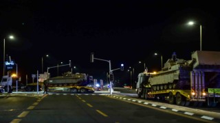 Gazze sınırına sevkiyat gece gündüz sürüyor