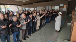 Gazzede hayatını kaybedenler için gıyabi cenaze namazı kılındı