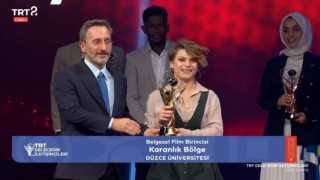 Geleceğin iletişimcileri yarışmasında 1. ve 3 oldular