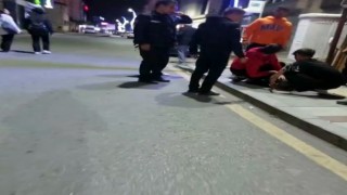 Gençlerin kavgasında kan aktı, bıçaklanan 3 kişi yaralandı