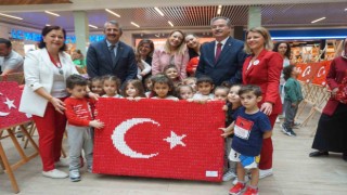 Geri dönüşüm malzemelerinden 100. yıla özel hazırlanan Türk Bayrağı sergisi açıldı