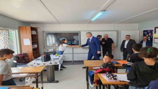 Gölcüklü öğrenciler prefabrik binada eğitime başladı
