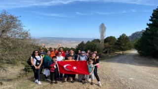 Gölpazarında öğretmen ve öğrencilerinin katılımı ile doğa yürüyüşü gerçekleştirildi