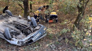 Gönende takla atan otomobilde bulunan 5 kişi yaralandı