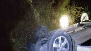 Gönende takla atan otomobilde sıkışan 2 kişi yaralandı