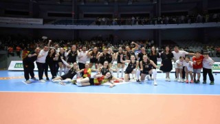 Göztepe Voleybol, ilk galibiyetini İzmir derbisinde aldı