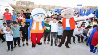 Güder depremzede çocukların eğlencesine ortak oldu