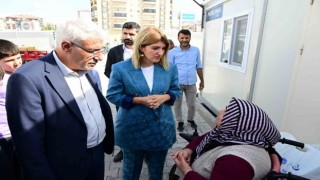 Güder ve Milletvekili Ölmeztoprak depremzedeleri yalnız bırakmıyor