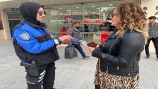 Hakkari polisi dolandırıcılık olaylarına karşı broşür dağıttı