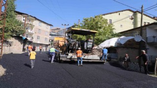 Hakkaride asfalt çalışmaları hız kesmeden devam ediyor