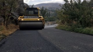 Hakkaride asfalt mesaisi devam ediyor