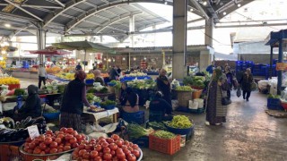 Halk pazarında patatesin kilosu 12 liraya indi