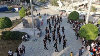 Hatayda ‘100 beden tek ruh sloganıyla zeybek gösterisi