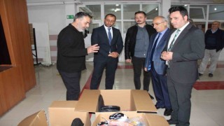 Hayırsever işadamından okullara spor malzemesi