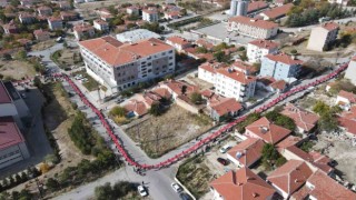 Haymanalılar 100. yılda 4 bin 447 metrelik bayrakla rekora yürüdü