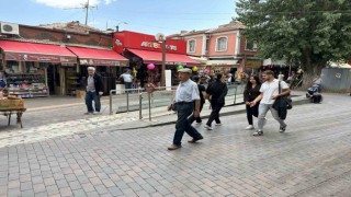 Her gün 15 kilometre yürüyen adam gençlere taş çıkartıyor